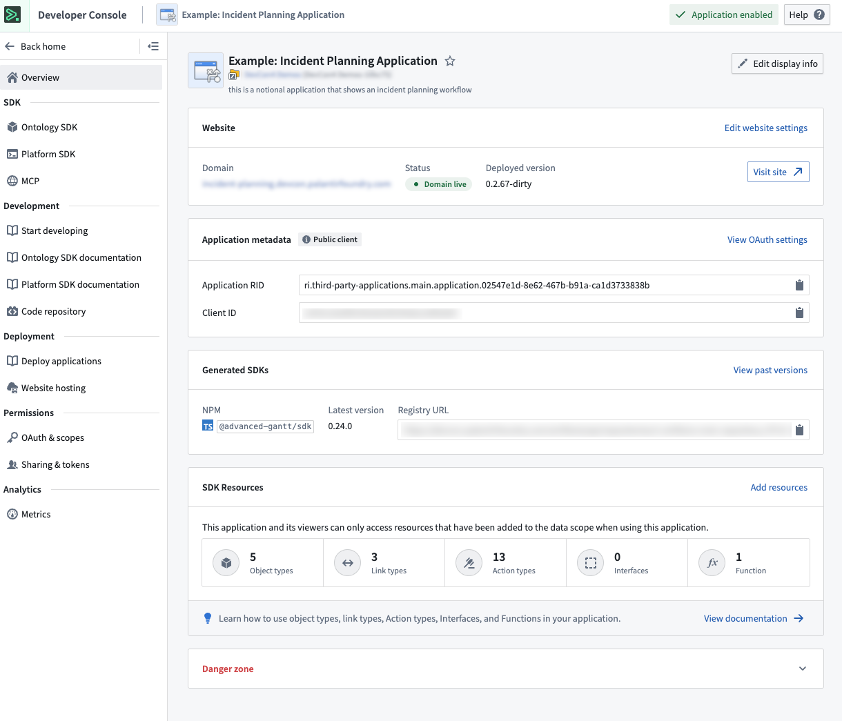 The application overview page displays resource counts and sharing options.